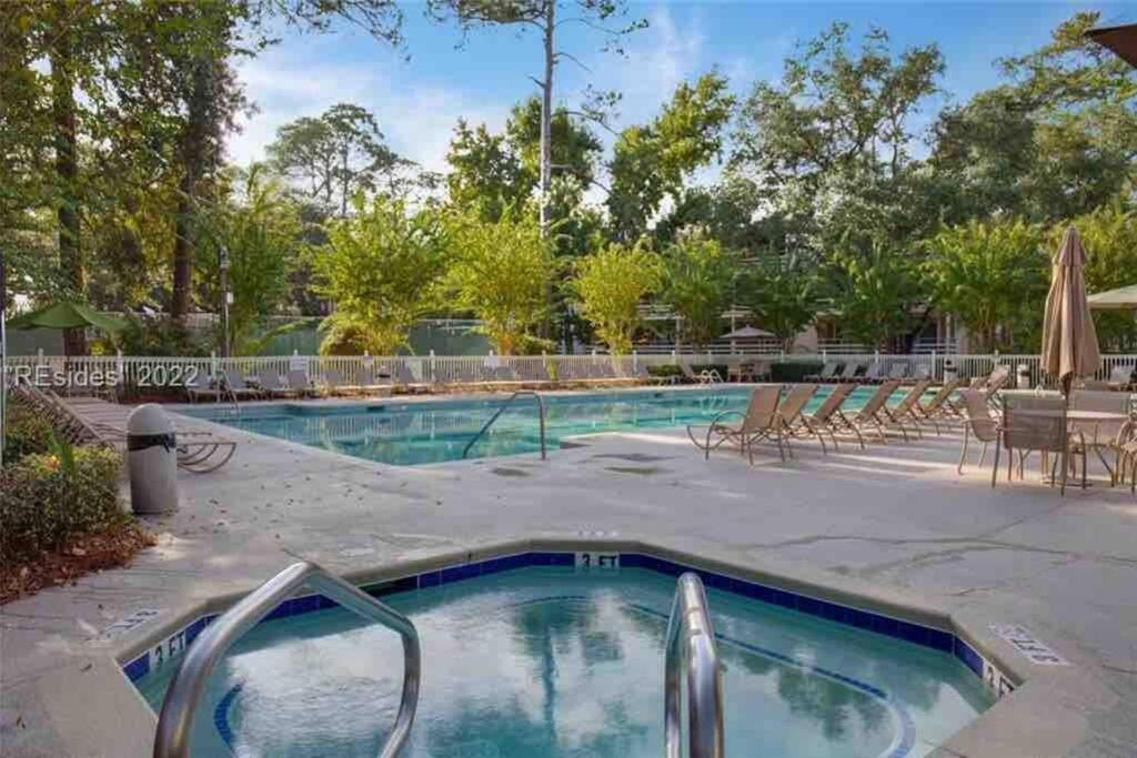 Cute 2 Bedroom, 2 Bath Condo At Folly Field Beach Hilton Head Island Exterior photo