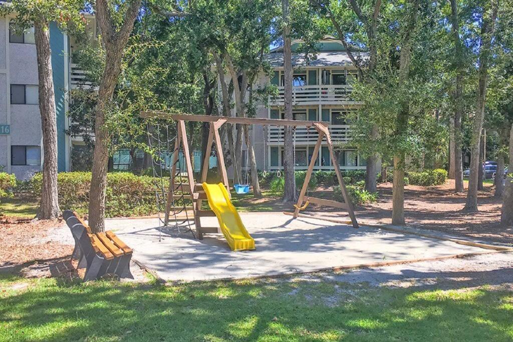 Cute 2 Bedroom, 2 Bath Condo At Folly Field Beach Hilton Head Island Exterior photo